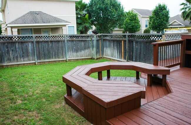 Building Photo - Amazing home with Garage and Backyard 3/2 ...