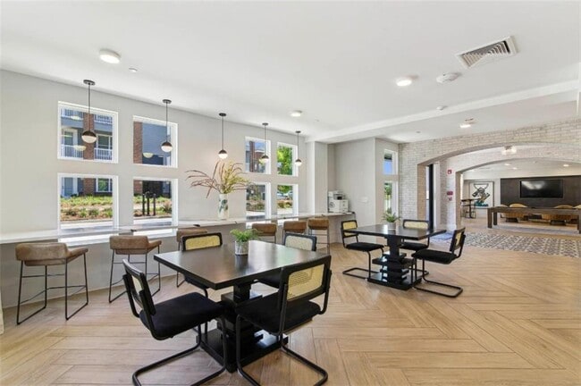 Building Photo - 550 Webb Gin House Rd