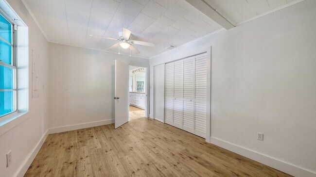 Building Photo - Completely Remodeled Home With Stunning Ri...