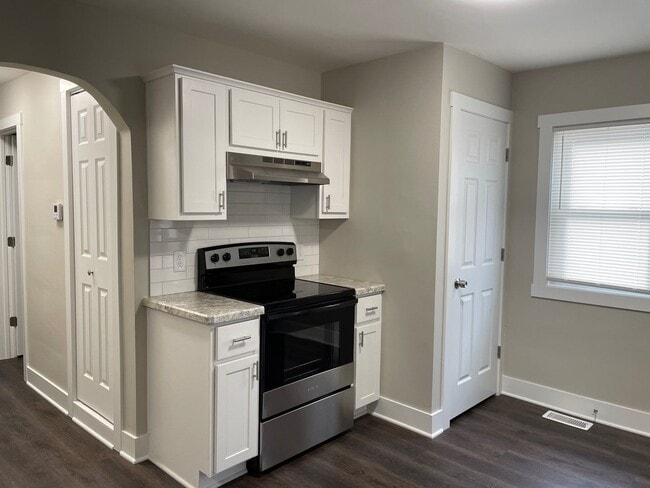 Building Photo - 1878 Sequoia St