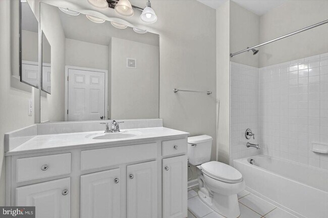 Building Photo - 43845 Centergate Dr