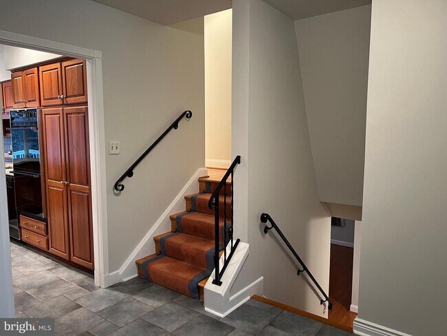 Building Photo - 6830 Pacific Ln