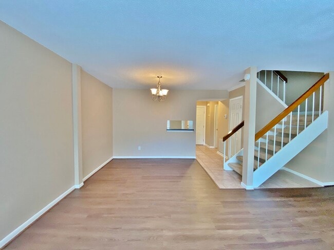 Building Photo - Amazing 2 Bedroom Townhome in Washington Square! Available 03-06-26! All Appliances Convey!