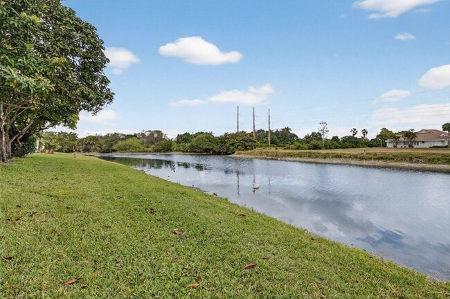 Building Photo - 18196 Clear Brook Cir