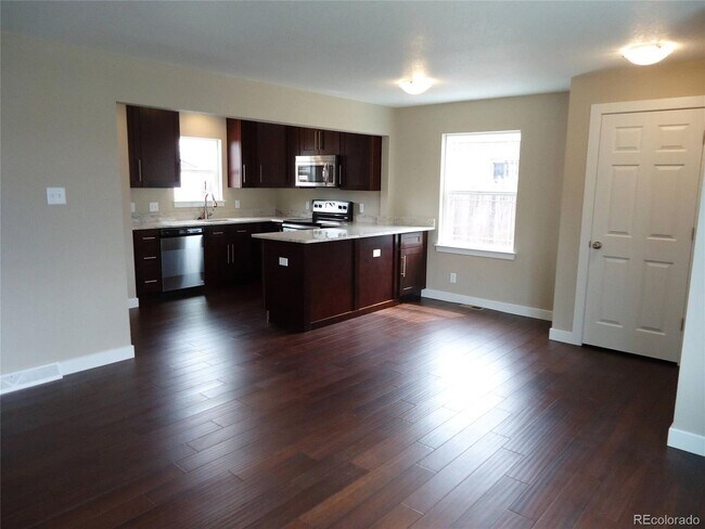 Building Photo - Updated Chaffee Park Home