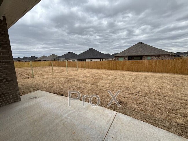 Building Photo - 1908 Charles St