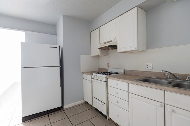 Building Photo - 131 N Duck St