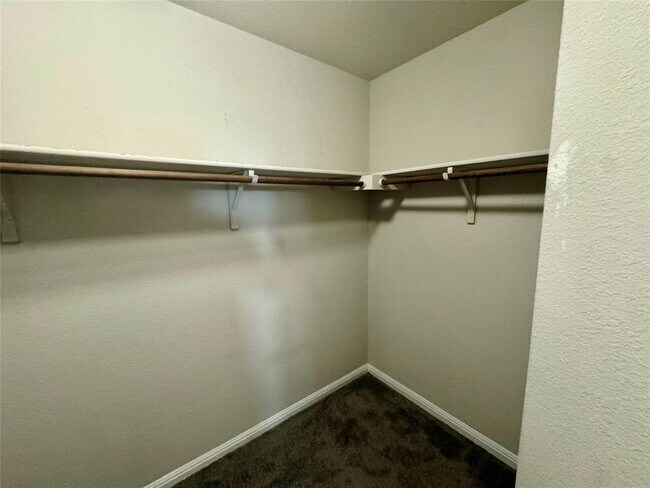 Building Photo - 372 Kingfisher Ln
