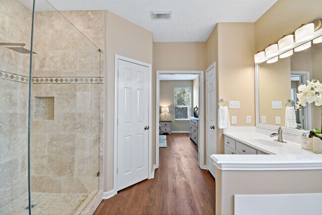 Building Photo - Beautifully Updated Home in Sugar Land’s S...