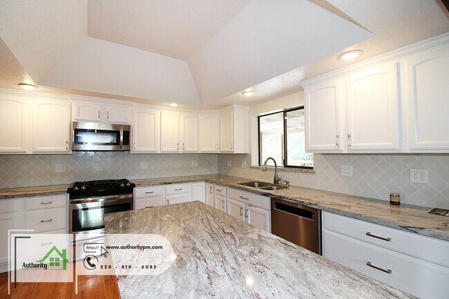 Building Photo - 3345 Golden Heights Dr