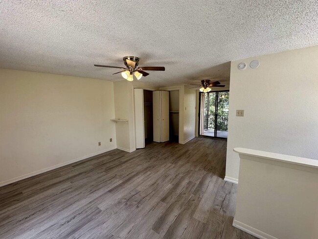 Building Photo - 220 Big Oaks Dr