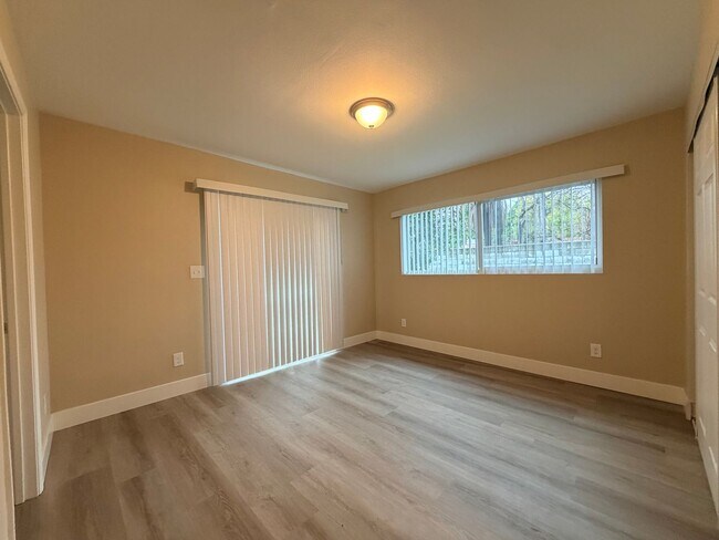 Building Photo - Charming 3-bedroom, 2-bathroom home located in the city of San Bernardino, CA.