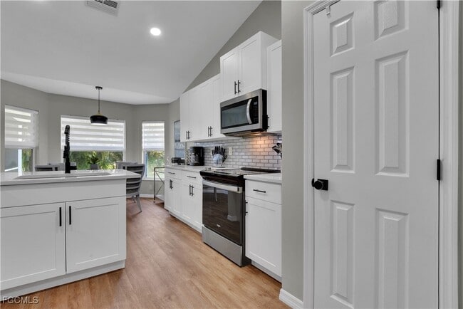 Building Photo - 2004 SW 30th St