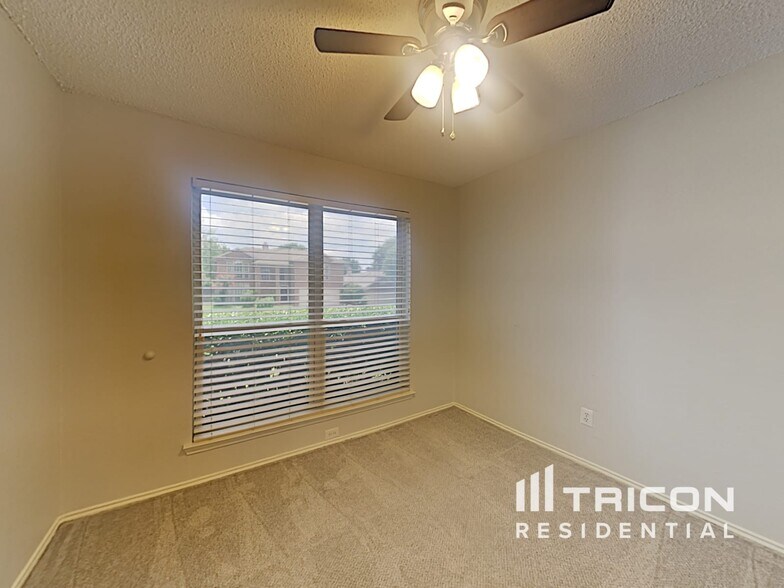 Building Photo - 7015 Escondido Dr