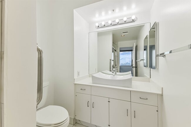 Building Photo - 14 Greenway Plz