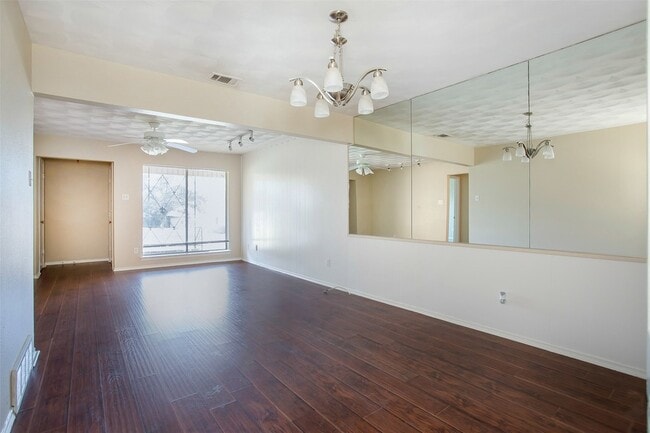 Building Photo - 7010 Kingsbury Dr