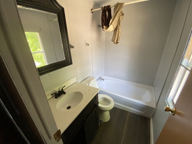 Building Photo - MOBILE HOME FOR RENT