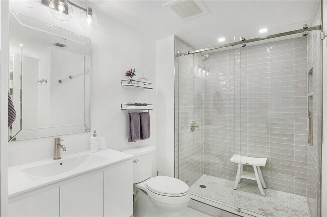 Building Photo - 350 SE 2nd St