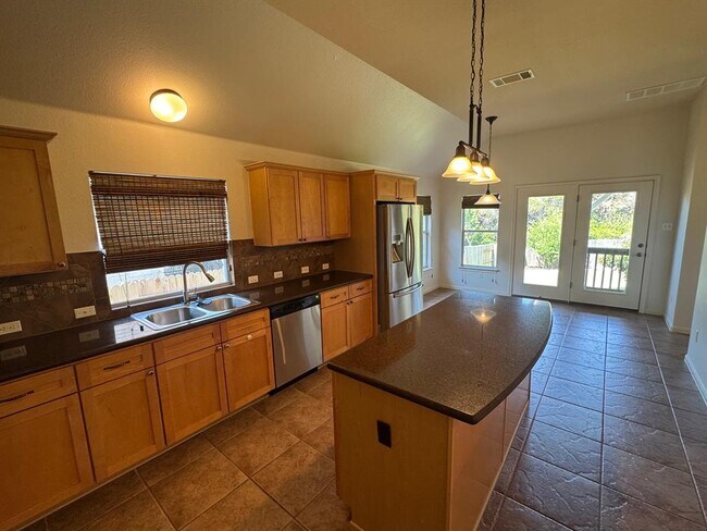 Building Photo - 9820 Savannah Ridge Dr