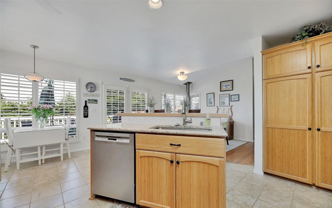 Building Photo - 1486 SE Camano Dr