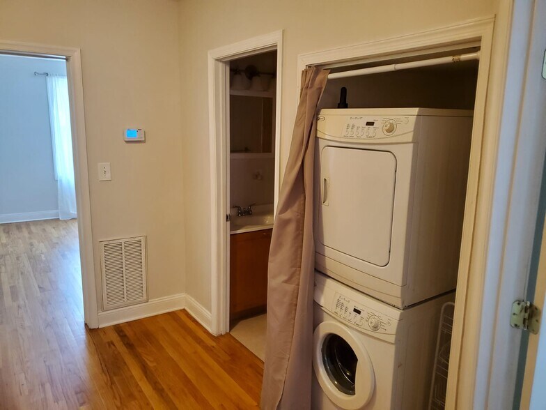 Washer/Dryer - 1653 Trinidad Ave NE