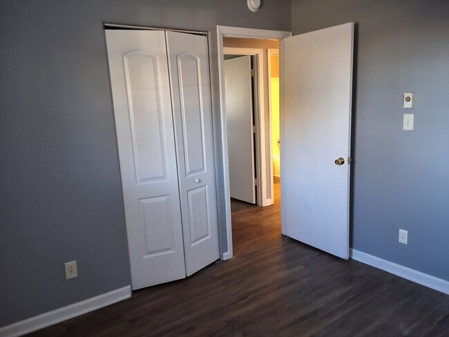 Building Photo - 310 Diecks Dr