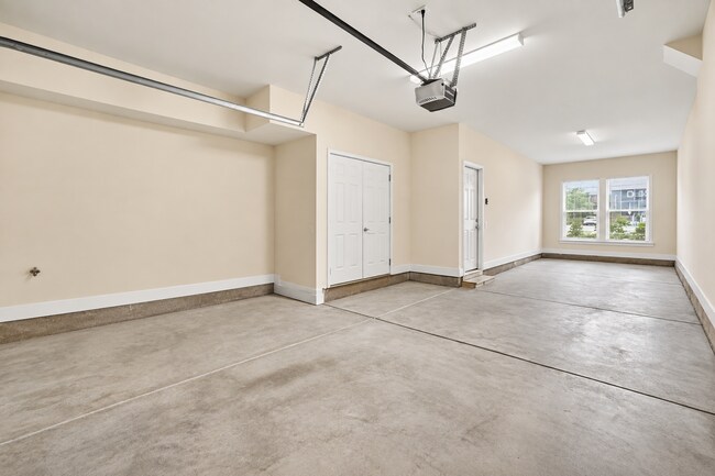 Building Photo - 2712 Grand Union Way