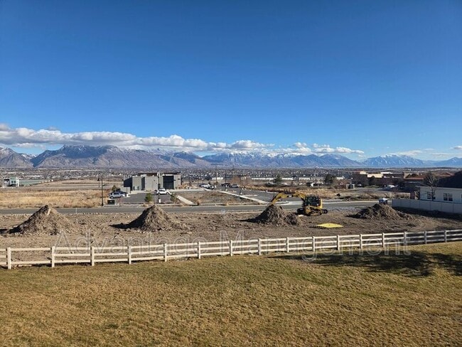 Building Photo - 105 Daybreak Ln