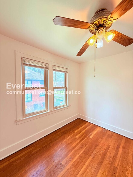 Building Photo - 3209 W Grand St