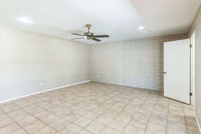Building Photo - Charming 3BR House in Scottsdale with new ...