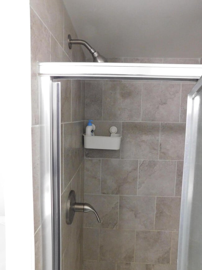 Building Photo - 448 N Fox Hills Dr