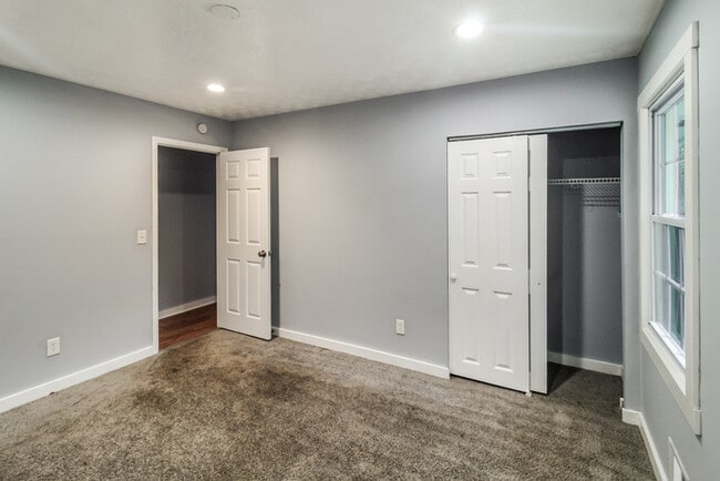Building Photo - Fantastic 4bd/3ba home! Let yourself in!