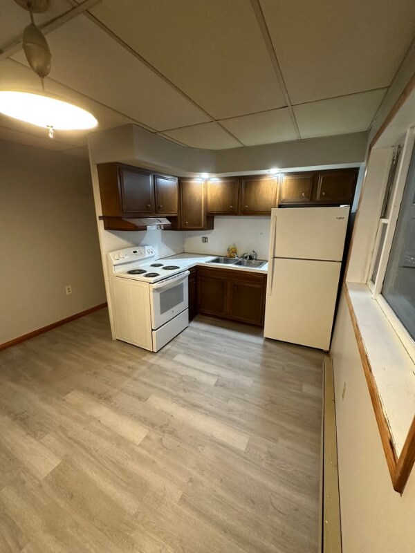 Building Photo - 111 Sunbury St