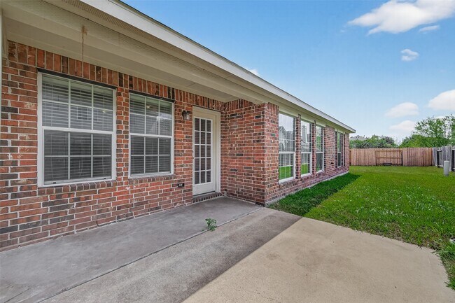 Building Photo - 2000 Water Trace Ct