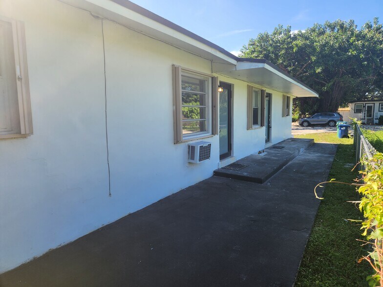 Building Photo - 838 NW 98th St