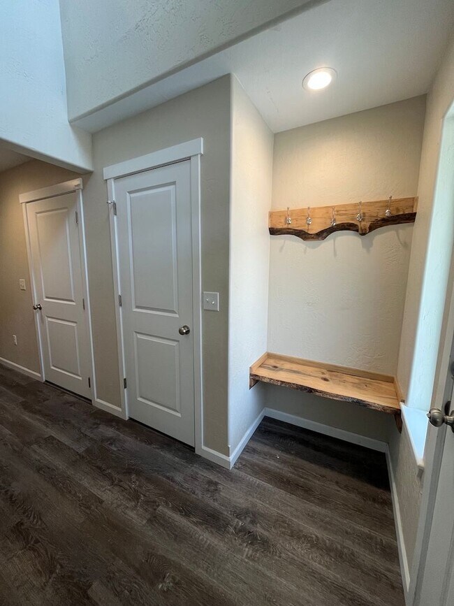 Building Photo - 3-Bed Home with Garage & Fenced Yard in Pr...