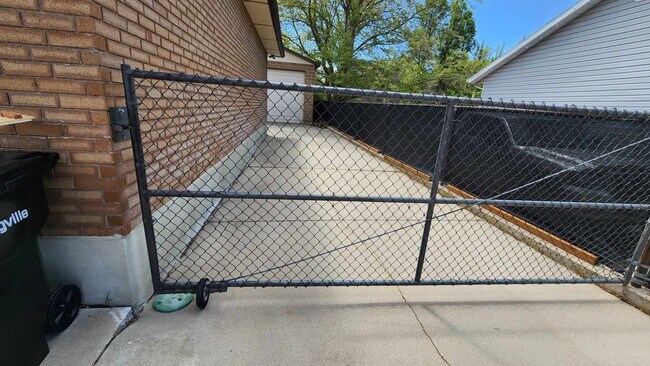 Building Photo - 1430 E 900 S