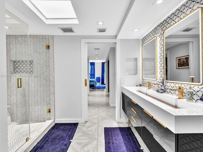 Building Photo - 101 Crandon Blvd