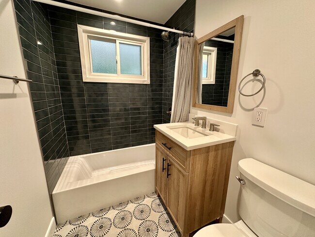 Building Photo - 2739 Woodley Pl