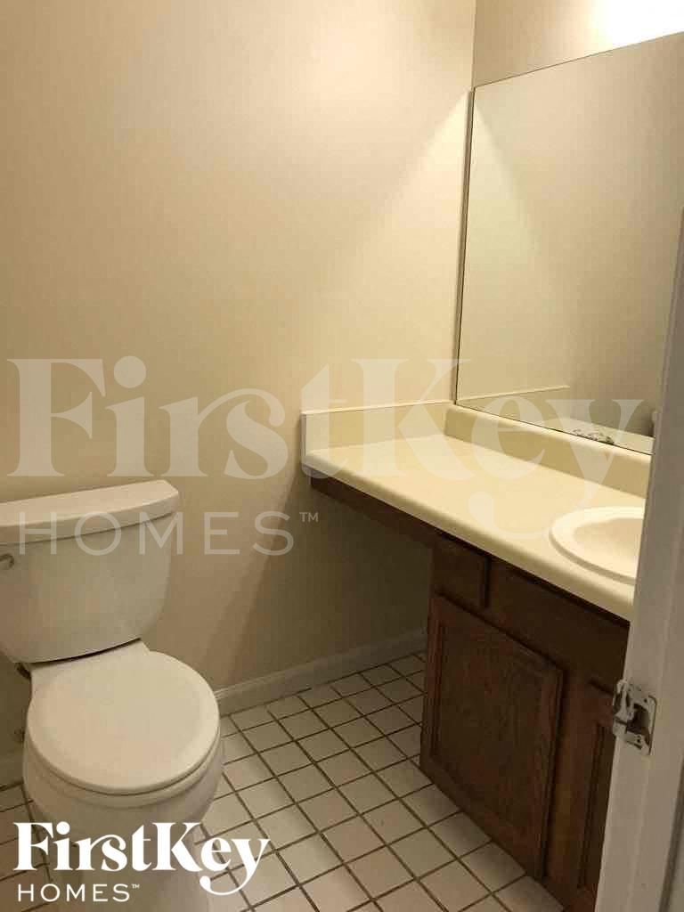 Building Photo - 5334 Memorial Ln SW