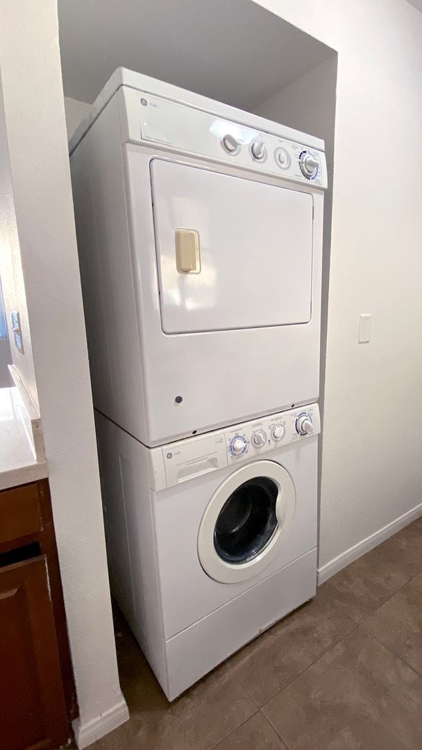 Building Photo - Great 3 bedroom and 1.5 bath townhouse with a small yard and 2 car garage.