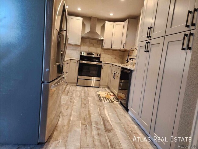 Building Photo - 6242 S Oak Hill Ct