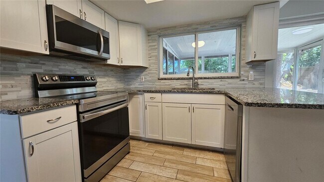 Building Photo - 6412 Pawling Ave