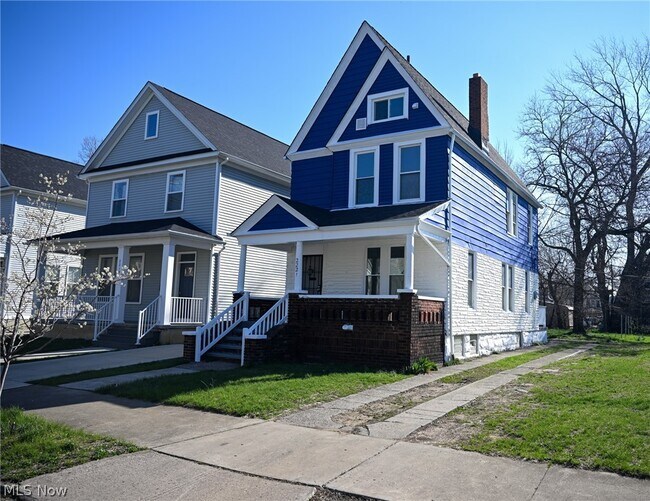 Building Photo - 2221 E 97th St