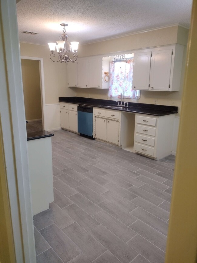 Building Photo - 402 S Wofford St