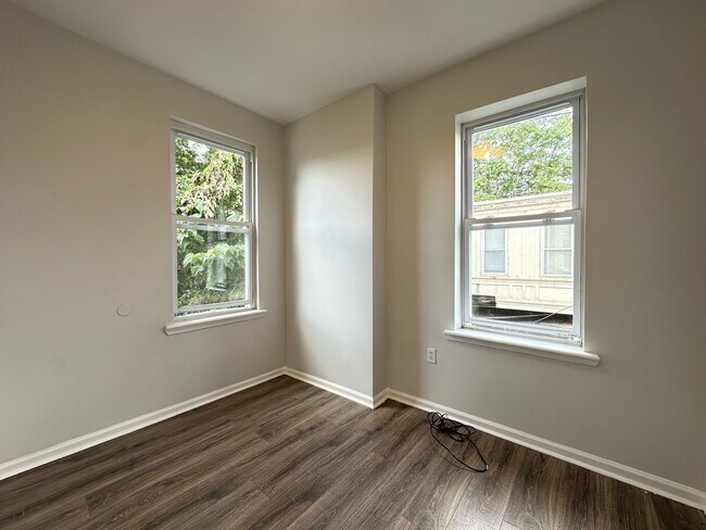 Building Photo - 5334 W Stiles St