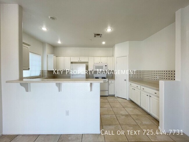 Building Photo - GORGEOUS THREE STORY 2 BEDROOM TOWNHOME IN...
