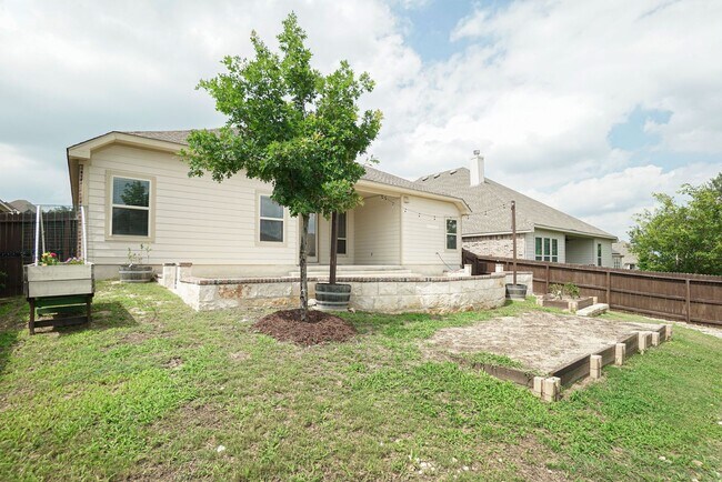 Building Photo - Move In Ready Mint Condition In Boerne