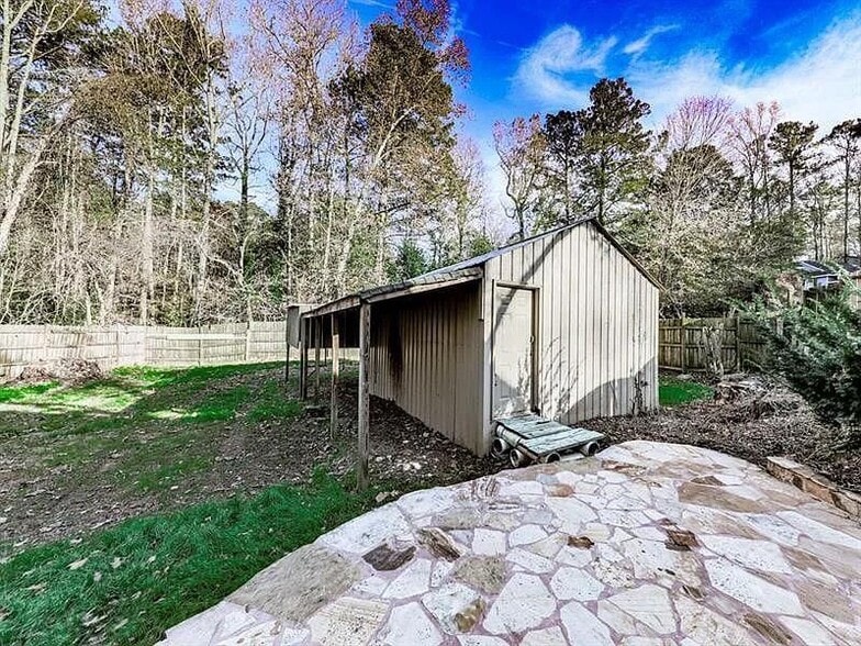 Building Photo - 2189 Chartwell Dr