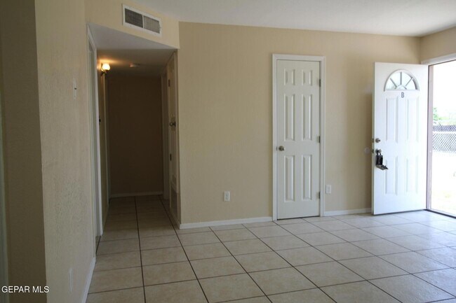 Building Photo - 9145 Begonia Pl